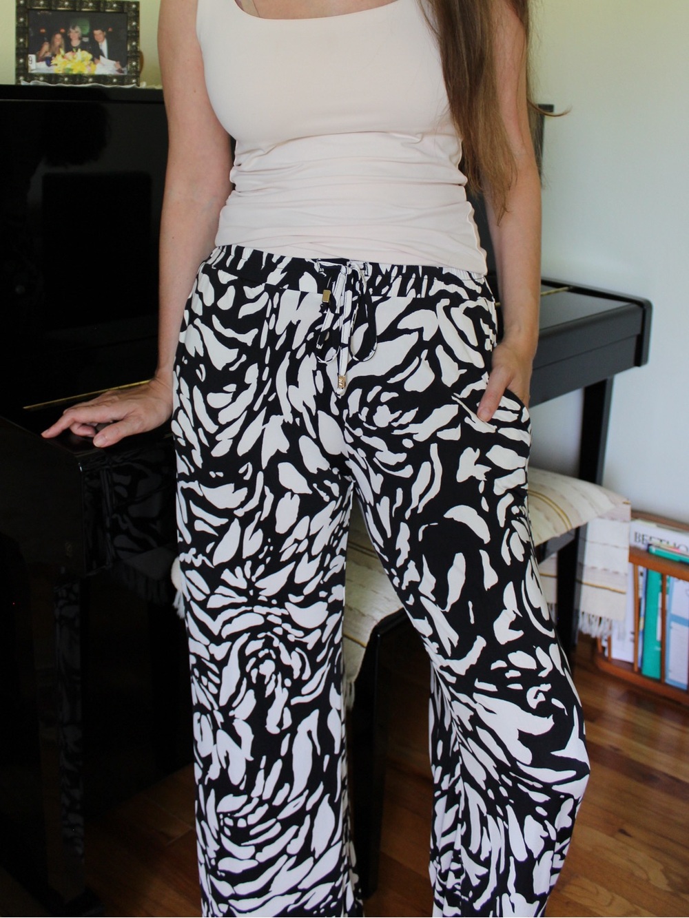Veronica M Black & White Abstract Wide-Leg Pants size M